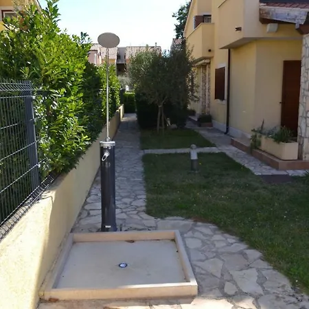 Din Apartment *